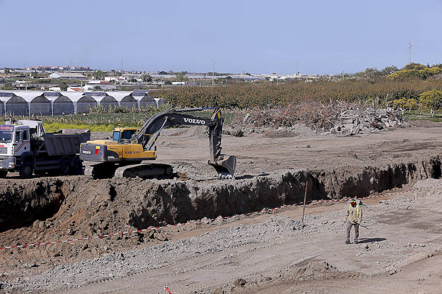 Las actuaciones van muy avanzadas y ya tienen licencia; además se espera que para antes del verano estén las calles terminadas y abra el Burger King
