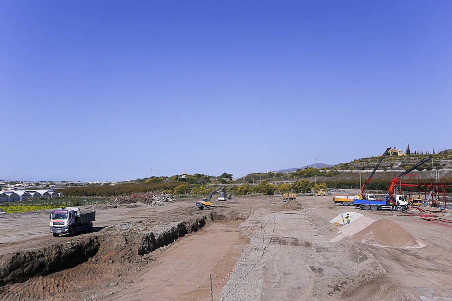 Las actuaciones van muy avanzadas y ya tienen licencia; además se espera que para antes del verano estén las calles terminadas y abra el Burger King