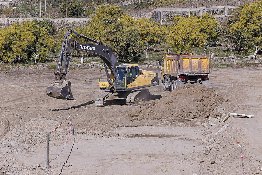 Las actuaciones van muy avanzadas y ya tienen licencia; además se espera que para antes del verano estén las calles terminadas y abra el Burger King