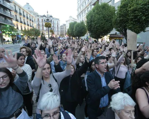 Protesta masiva en las calles de Granada contra la sentencia a 'La Manada'