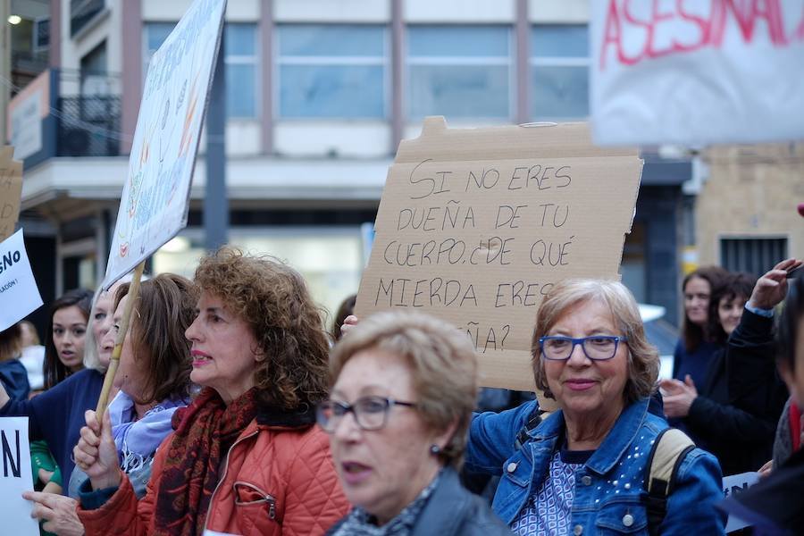 La convocatoria ha partido de la Plataforma Feminista Motrileña, que ha citado a las 20.30 horas de la tarde en la plaza de la Aurora