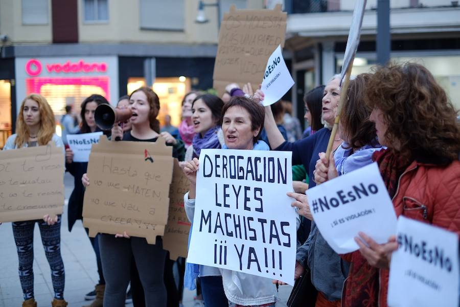 La convocatoria ha partido de la Plataforma Feminista Motrileña, que ha citado a las 20.30 horas de la tarde en la plaza de la Aurora