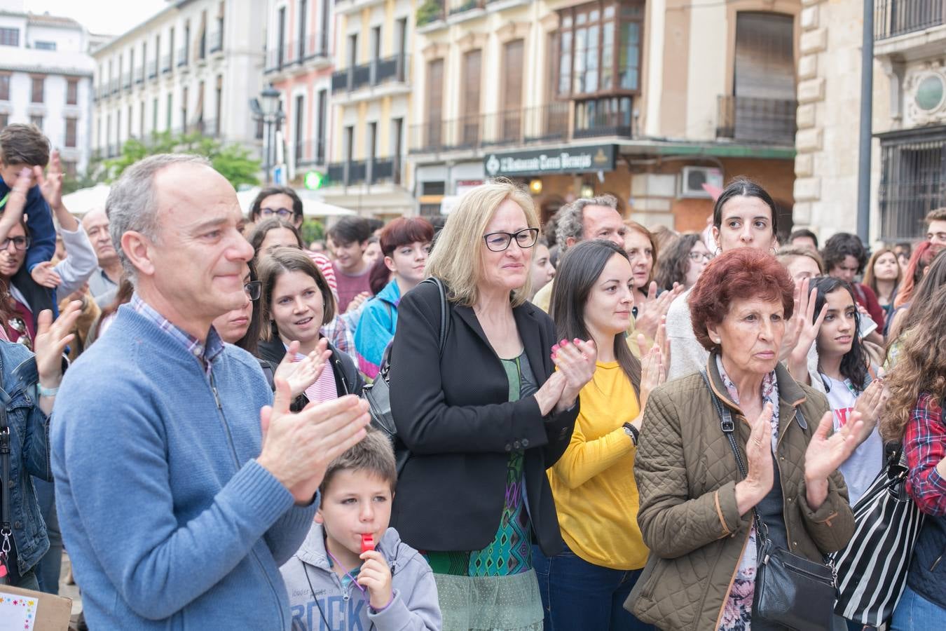 Cientos de personas se han movilizado en la capital para mostrar su rechazo al fallo del tribunal