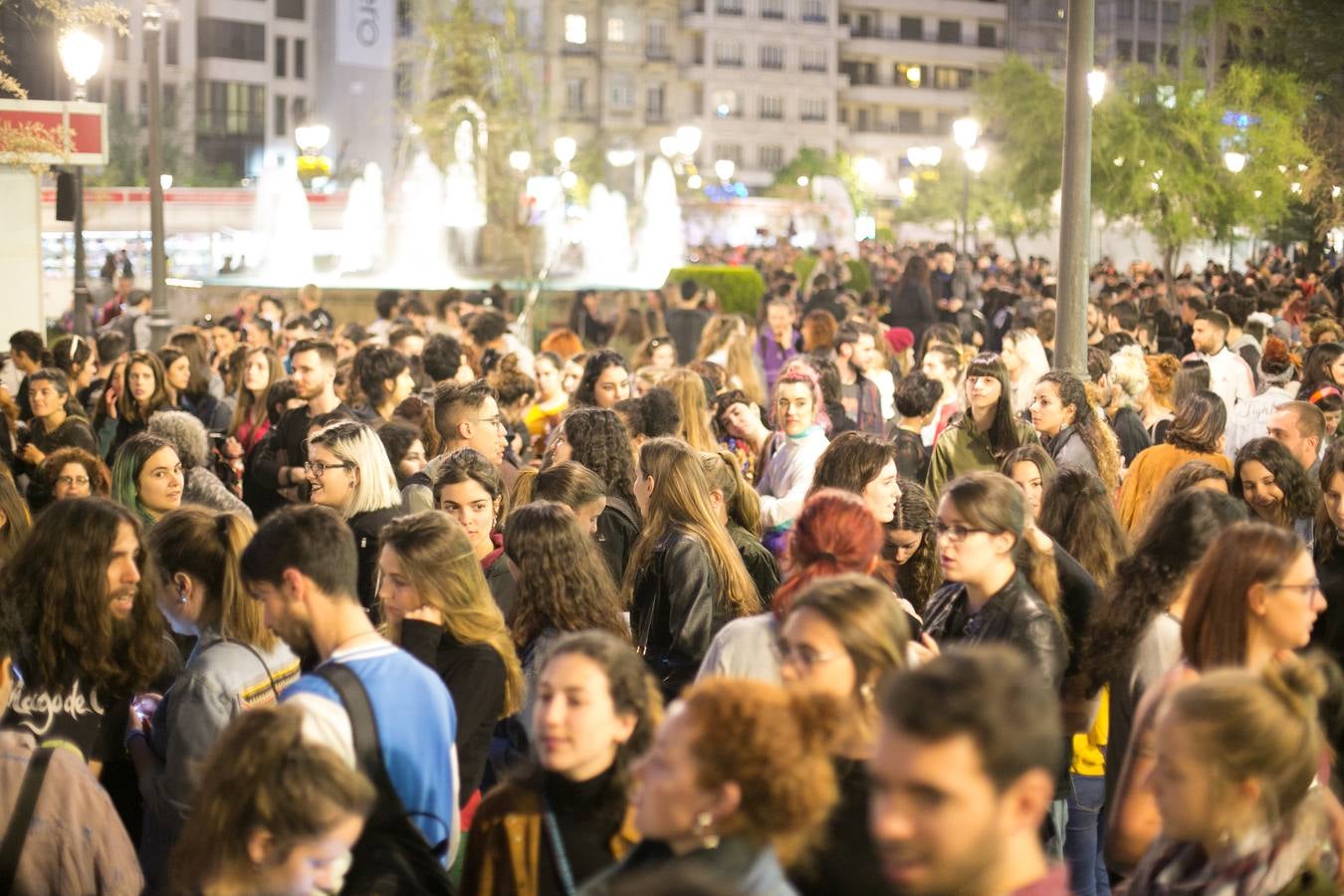 Cientos de personas se han movilizado en la capital para mostrar su rechazo al fallo del tribunal
