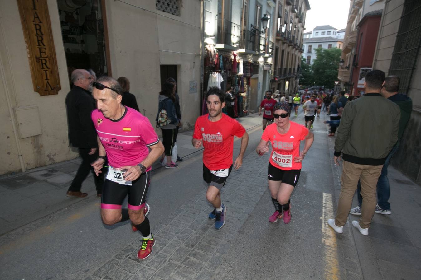 Aquí puedes ver unas maravillosas estampas de la carrera del pasado sábado en Granada