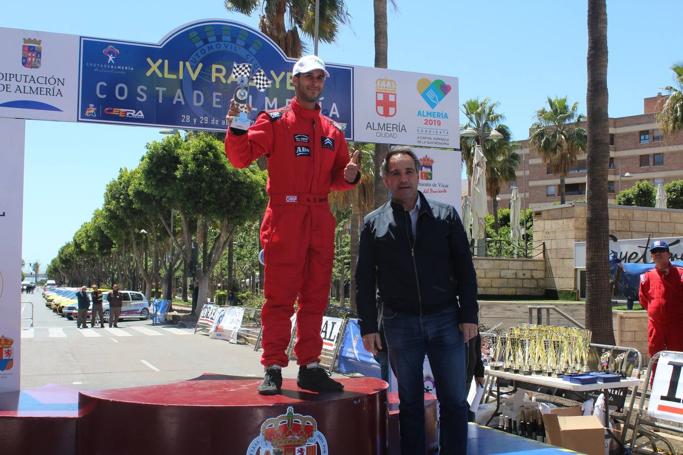 El piloto almeriense gestionó con inteligencia su amplia ventaja para coronarse una vez más como campeón junto a José Crisanto Galán