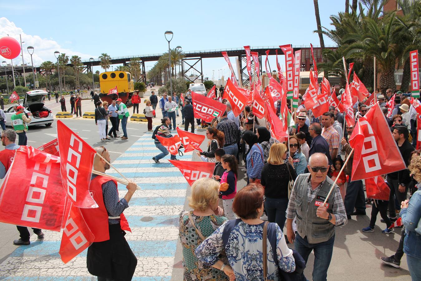 Los sindicatos UGT y CCOO se movilizan con motivo del 1 de mayo en una marcha reivindicativa a la que asiste el secretario provincial del PSOE, José Luis Sánchez Teruel