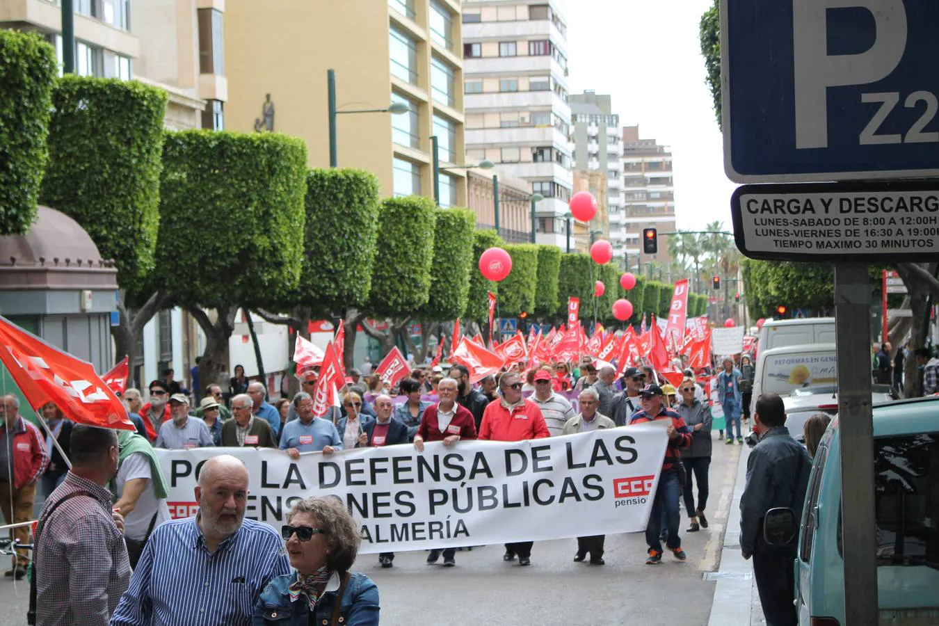 Los sindicatos UGT y CCOO se movilizan con motivo del 1 de mayo en una marcha reivindicativa a la que asiste el secretario provincial del PSOE, José Luis Sánchez Teruel