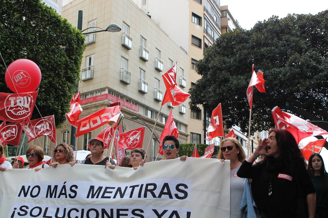 Los sindicatos UGT y CCOO se movilizan con motivo del 1 de mayo en una marcha reivindicativa a la que asiste el secretario provincial del PSOE, José Luis Sánchez Teruel