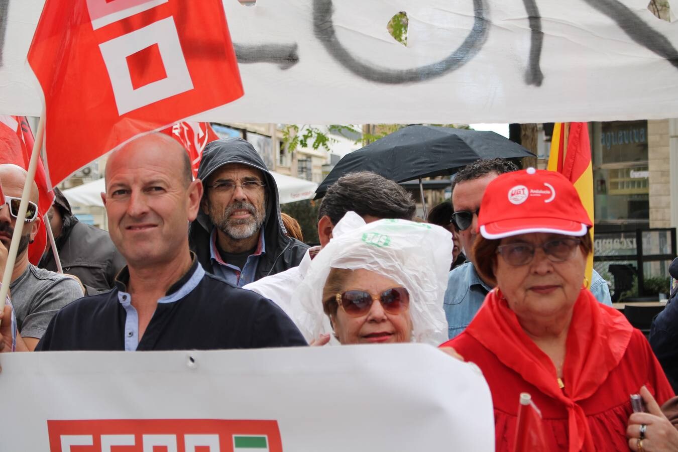 Los sindicatos UGT y CCOO se movilizan con motivo del 1 de mayo en una marcha reivindicativa a la que asiste el secretario provincial del PSOE, José Luis Sánchez Teruel