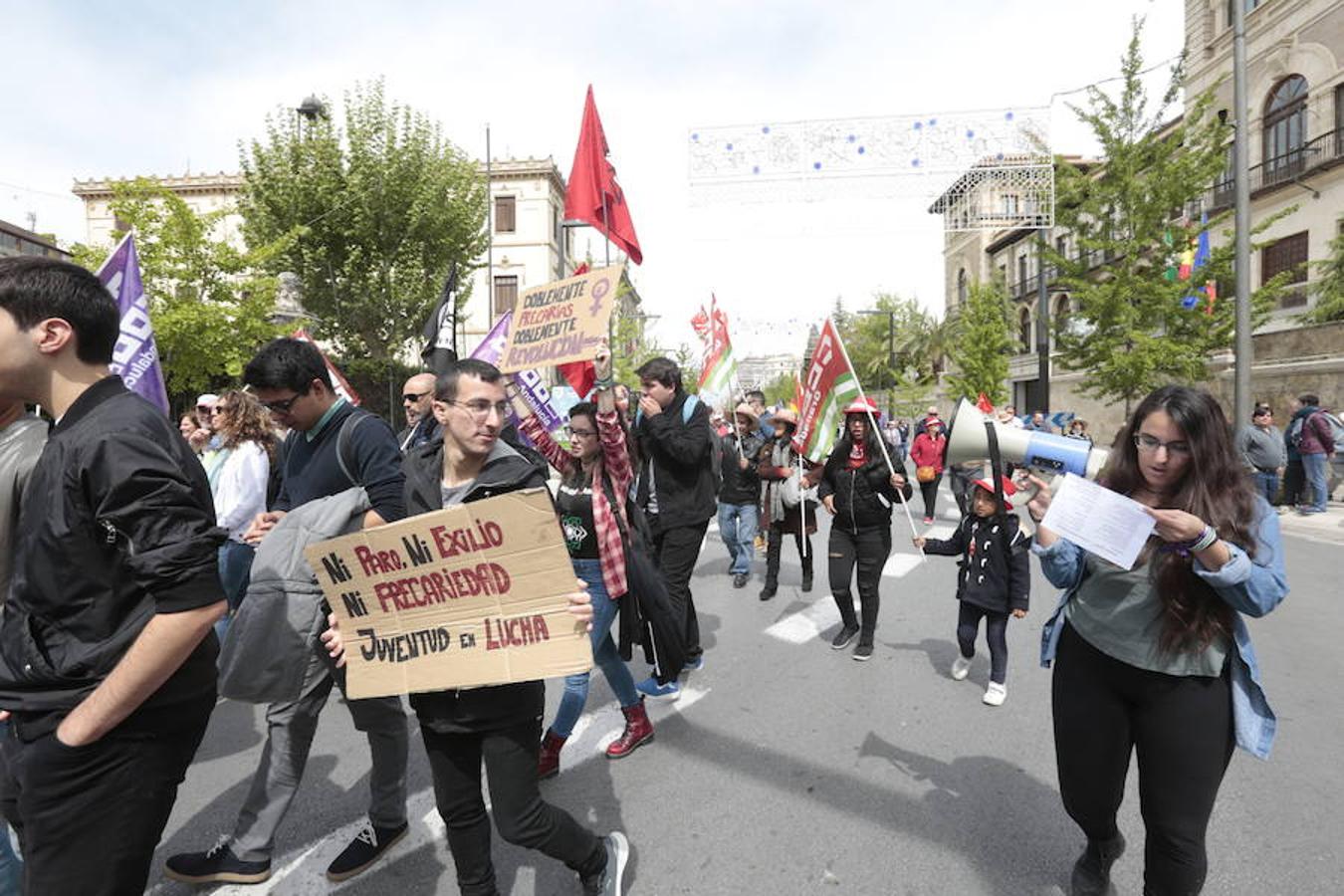 UGT y CCOO inician la manifestación con motivo del Día Internacional del Trabajo bajo el lema 'Tiempo de ganar', a la que asiste también el secretario general del PSOE de Granada, José Entrena