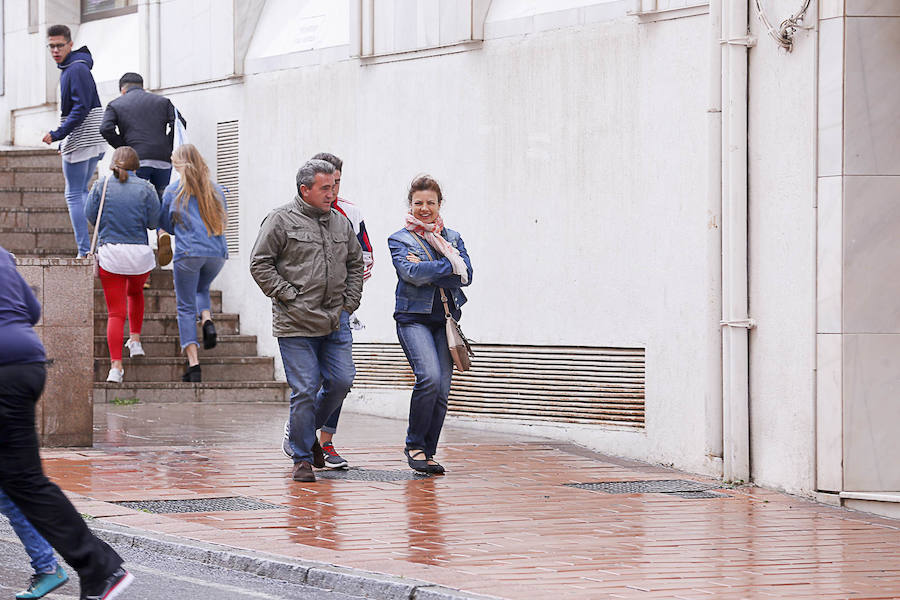 Lluvia en las Cruces de Motril antes del concierto de la Orquesta Tentación