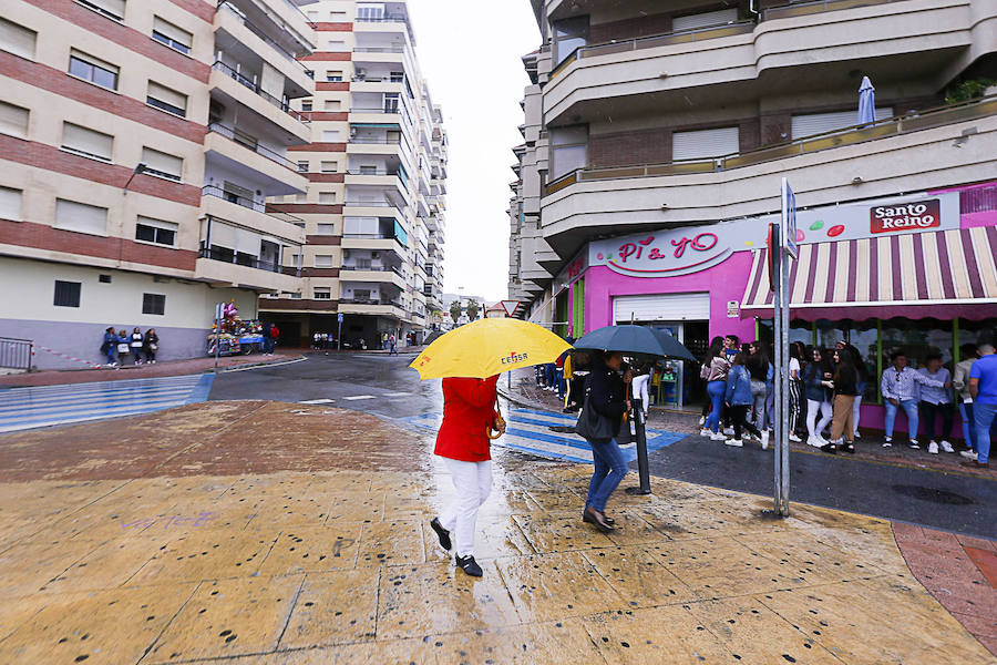 Lluvia en las Cruces de Motril antes del concierto de la Orquesta Tentación