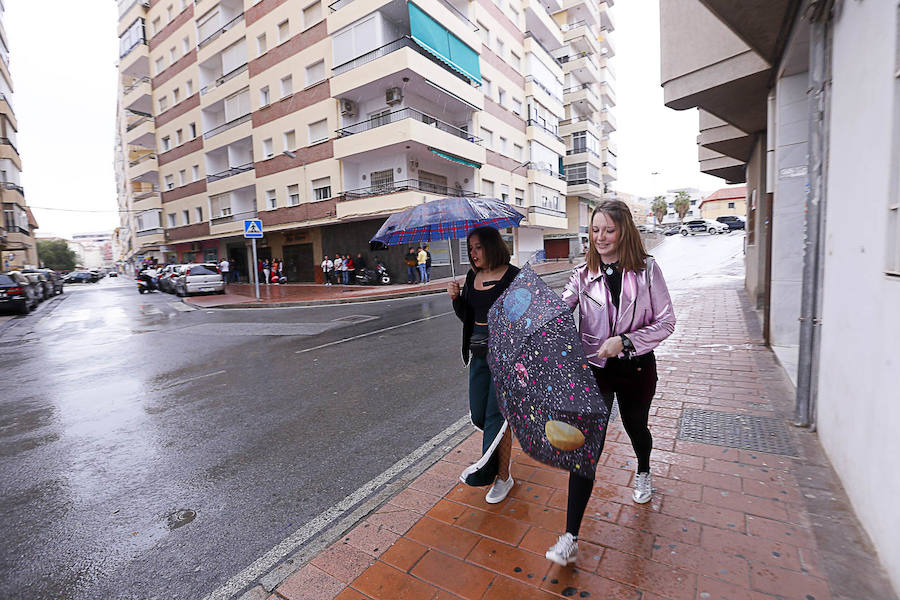 Lluvia en las Cruces de Motril antes del concierto de la Orquesta Tentación