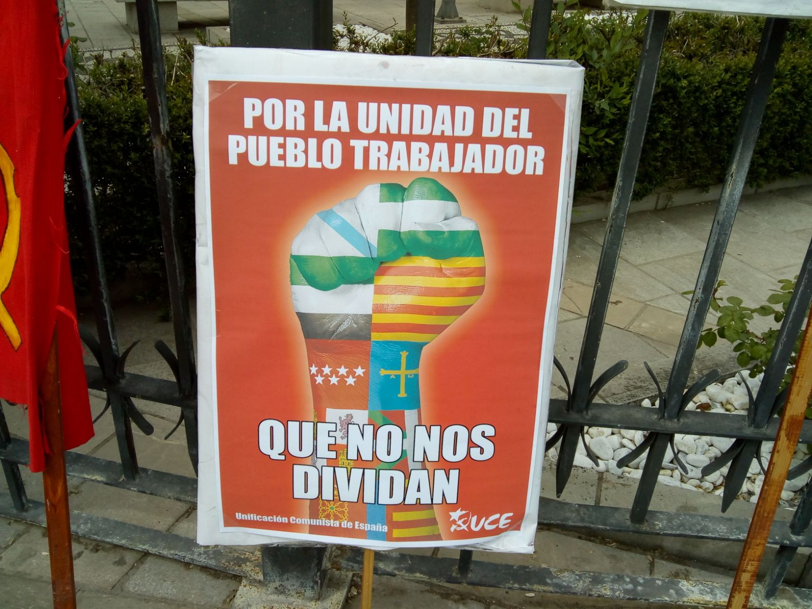 UGT y CCOO inician la manifestación con motivo del Día Internacional del Trabajo bajo el lema 'Tiempo de ganar', a la que asiste también el secretario general del PSOE de Granada, José Entrena