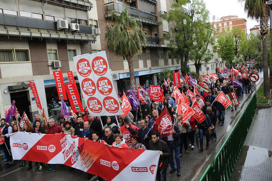 Los secretarios generales de UGT y CCOO de Jaén, Manuel Salazar y Francisco Cantero, lideran la manifestación del Día Internacional del Trabajo bajo el lema 'Tiempo de ganar. Igualdad, mejor empleo, mayores salarios, pensiones dignas'