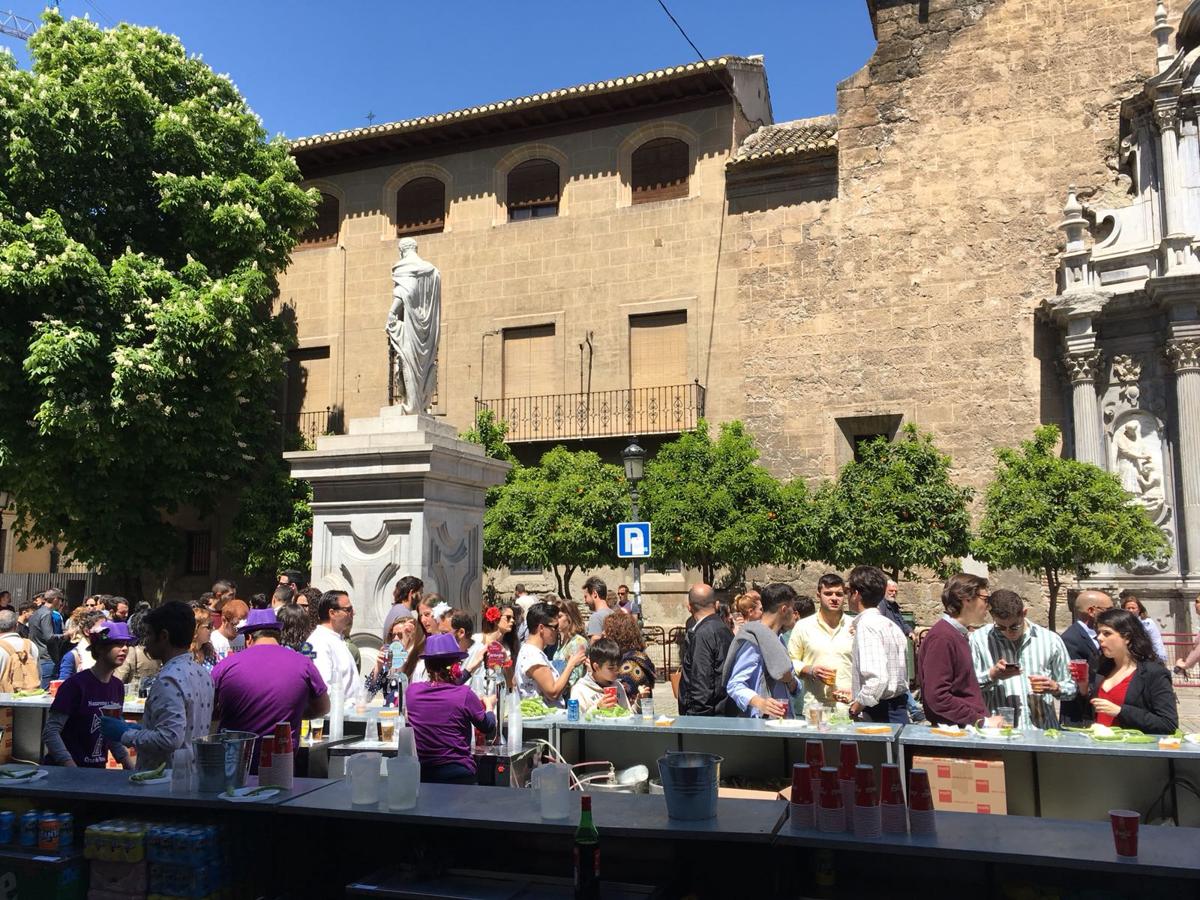 Ambiente en la Plaza de la Universidad