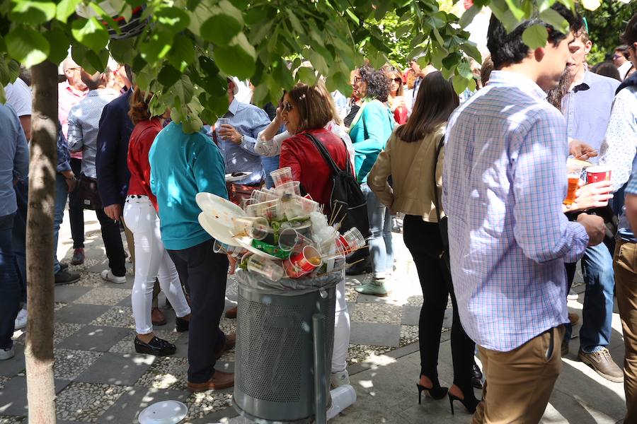 Ambiente en la plaza Carlos Cano.