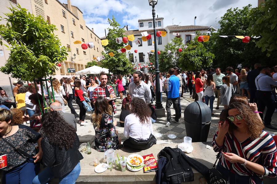 Ambiente en la plaza Carlos Cano.