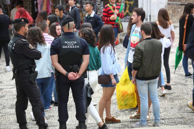 La policía impidió en San Gregorio entrar con botellas.