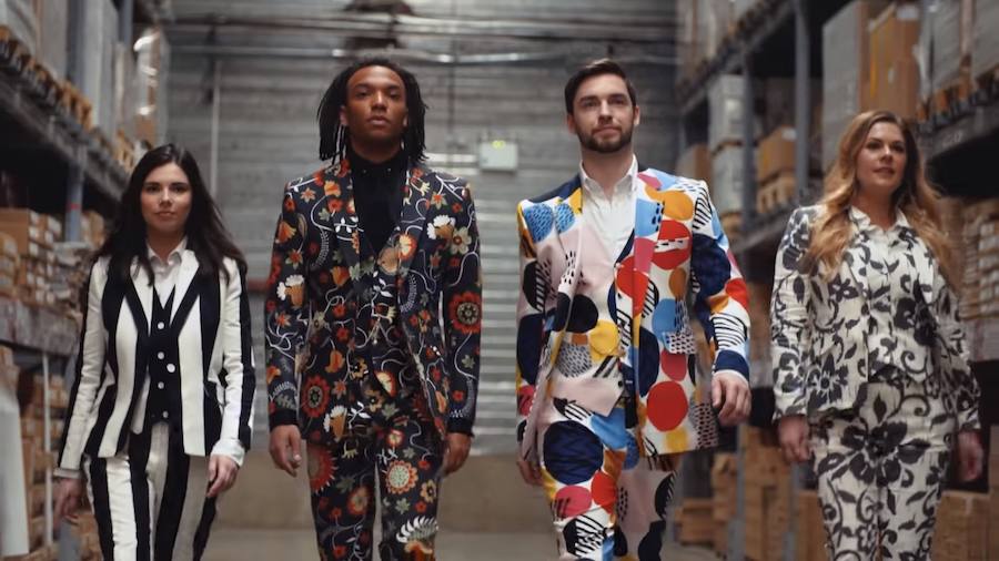 El reconocido diseñador inglés William Hunt que ha sido el encargado de dar forma a las telas SOFIA, NEDJA, ROSENRIPS y KUNGSLILJA, para crear una colección de trajes de sastre