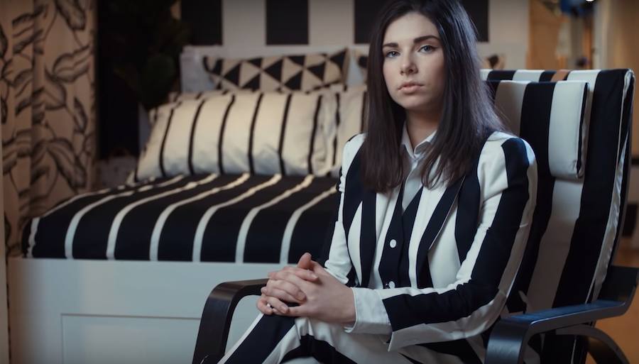 El reconocido diseñador inglés William Hunt que ha sido el encargado de dar forma a las telas SOFIA, NEDJA, ROSENRIPS y KUNGSLILJA, para crear una colección de trajes de sastre