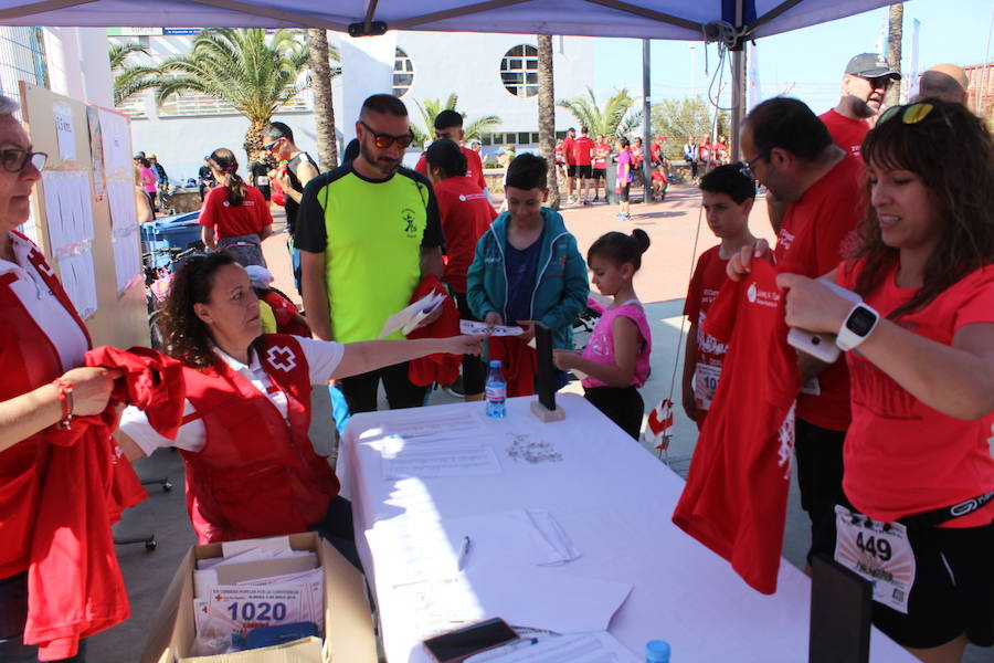 Centenares de personas se reúnen este domingo en las calles de la ciudad