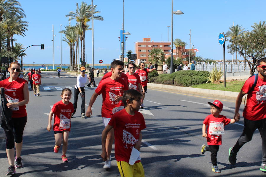 Centenares de personas se reúnen este domingo en las calles de la ciudad