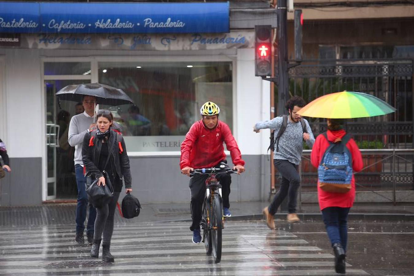 Truenos, rayos y relámpagos sobre la capital