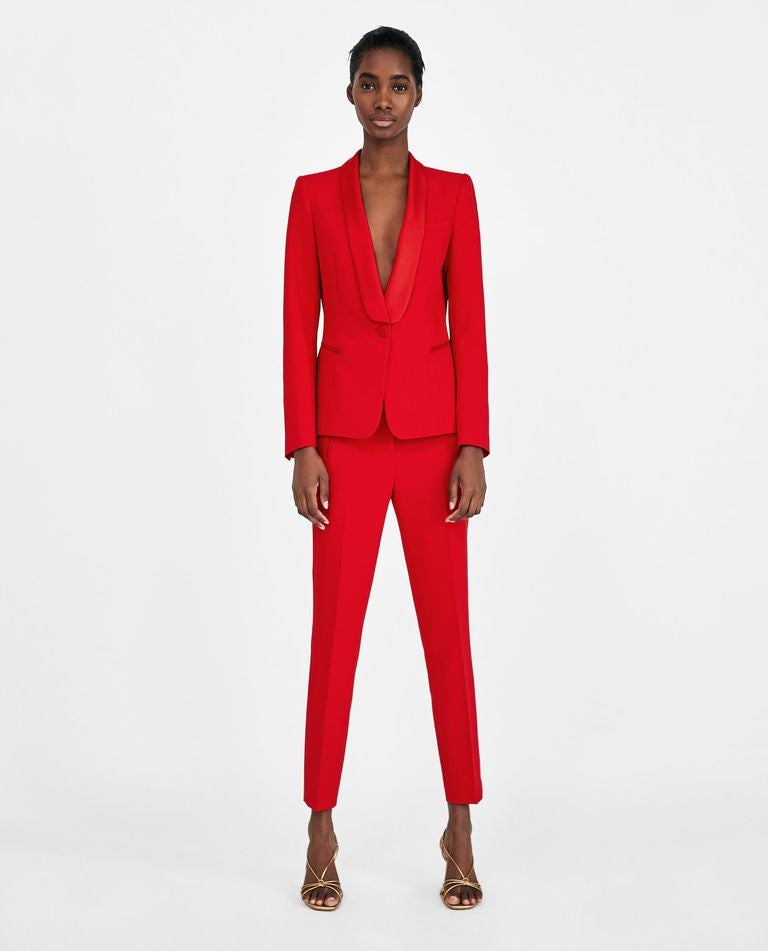 Fotos: Así es el traje rojo de Amaia que ha causado sensación