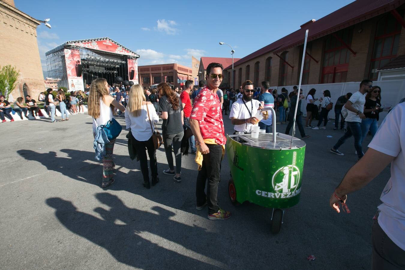 El festival llena la feria de muestras de Armilla