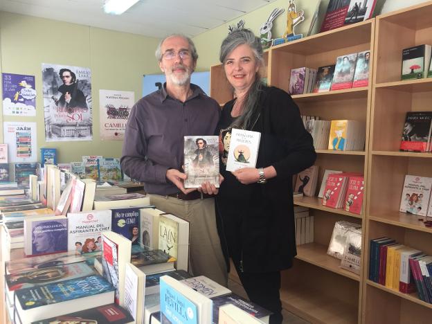 José Luis García y María Jesús López, de la Librería Metrópolis.