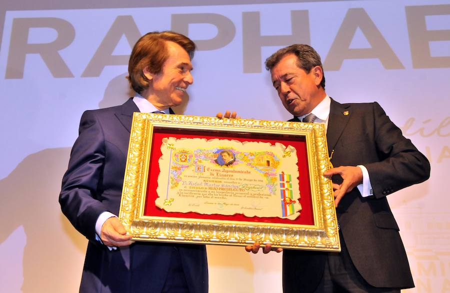 «Si es bonito vivir en Linares, más bonito es volver», ha dicho el artista, quien ha destacado su estrecha relación con la ciudad que lo vio nacer