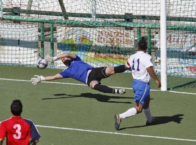 Gol en un partido del Albolote disputado contra el Gabia.