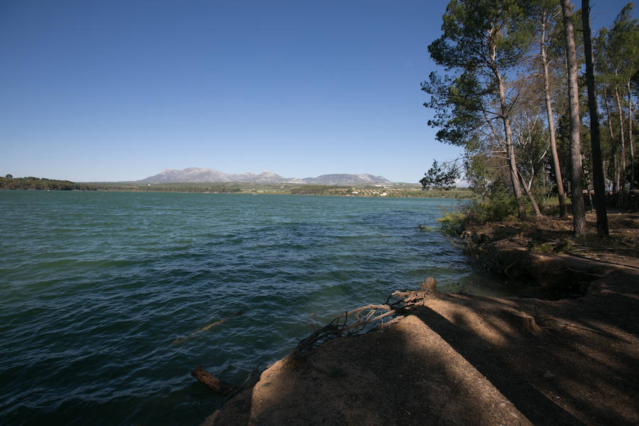 El pantano de Cubillas está al 100 % de su capacidad y el de Canales llegará a esa cifra en unos días. El de Quéntar ronda el 94%. 