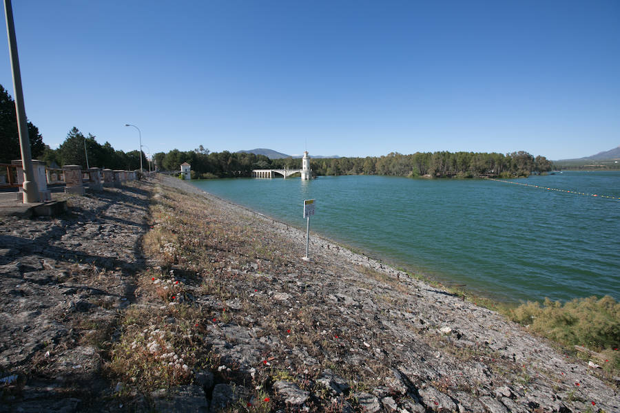 El pantano de Cubillas está al 100 % de su capacidad y el de Canales llegará a esa cifra en unos días. El de Quéntar ronda el 94%. 