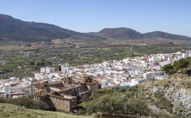 Las administraciones se dan la mano para combatir la despoblación en la Alpujarra