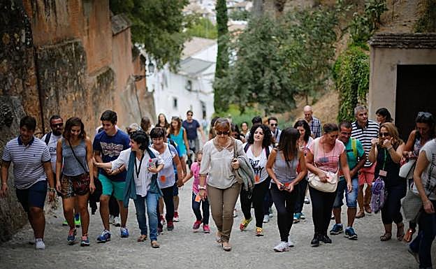 Turistas en la capital granadina el pasado puente de mayo.