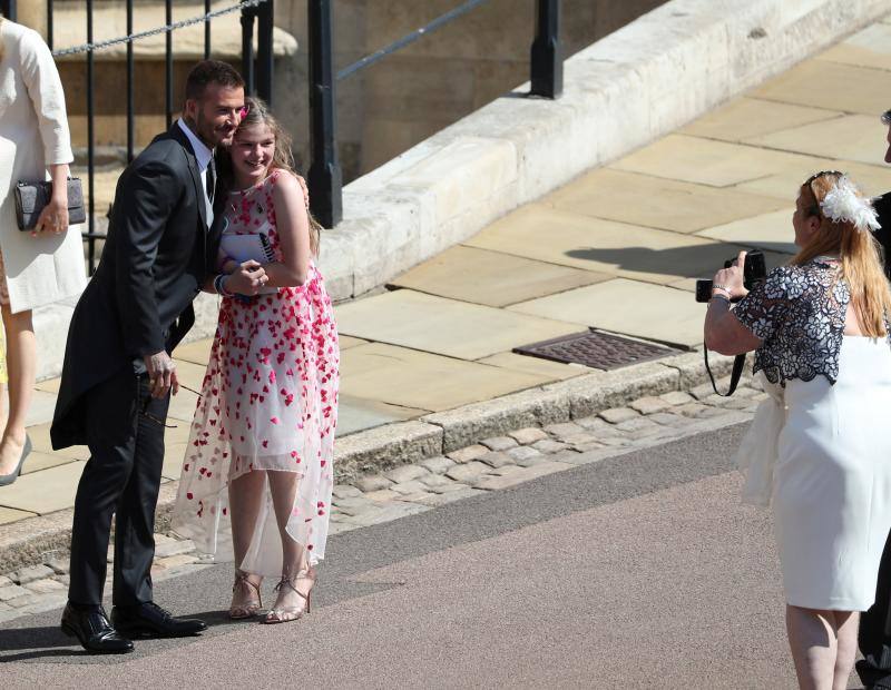 Las redes alaban la elegancia y belleza del exfutbolista en el compromiso del príncipe Harry y Meghan Markle