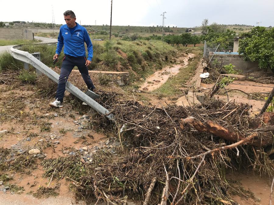 La Rambla de los Alcarceles se anegó y también el Camino de los Molinos, que fue cortado al tráfico para evitar problemas con el paso de los vehículos