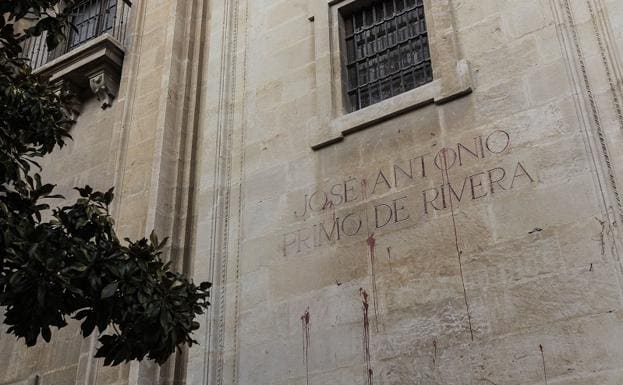 IU llevará al Parlamento la inscripción alusiva a Primo de Rivera en el entorno de la Catedral de Granada 