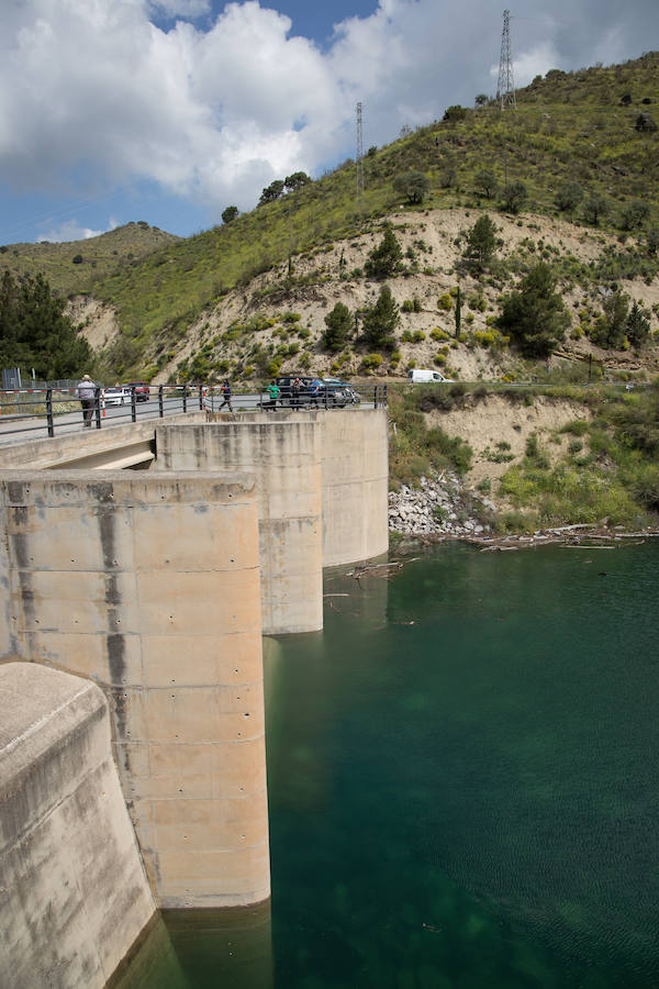 El deshielo llena por completo el pantano del que bebe la capital y comenzará a aliviar sin que haya peligro de inundaciones aguas abajo