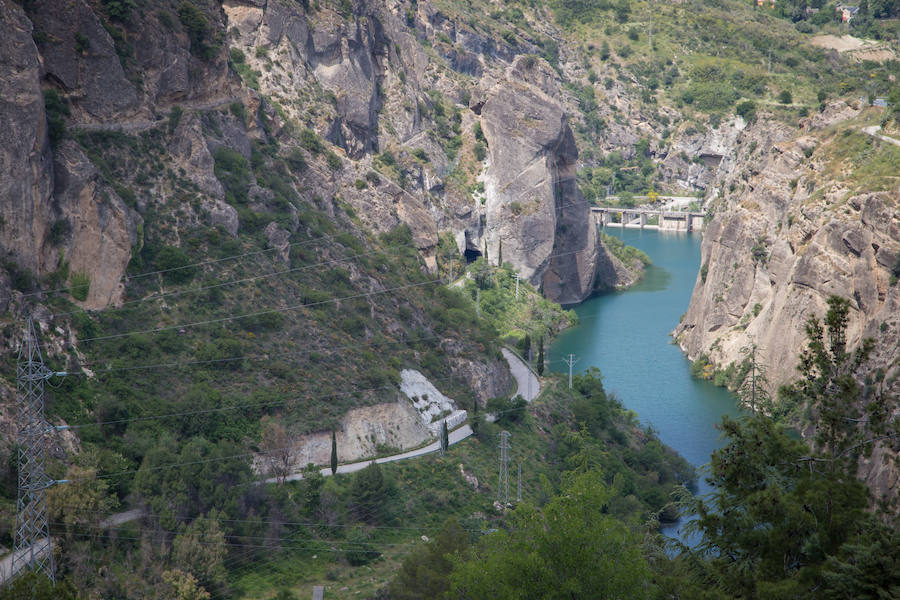 El deshielo llena por completo el pantano del que bebe la capital y comenzará a aliviar sin que haya peligro de inundaciones aguas abajo