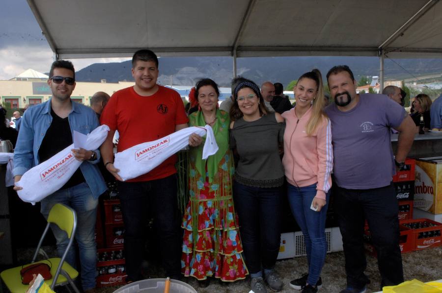Una veintena de carrozas y muchos jinetes participan en Dúrcal en la romería de San Isidro Labrador
