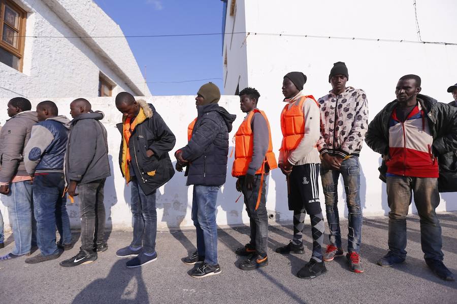 Forman parte de dos pateras rescatadas con 55 y 37 inmigrantes, incluyendo a siete mujeres