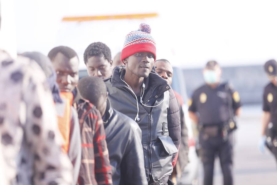 Forman parte de dos pateras rescatadas con 55 y 37 inmigrantes, incluyendo a siete mujeres