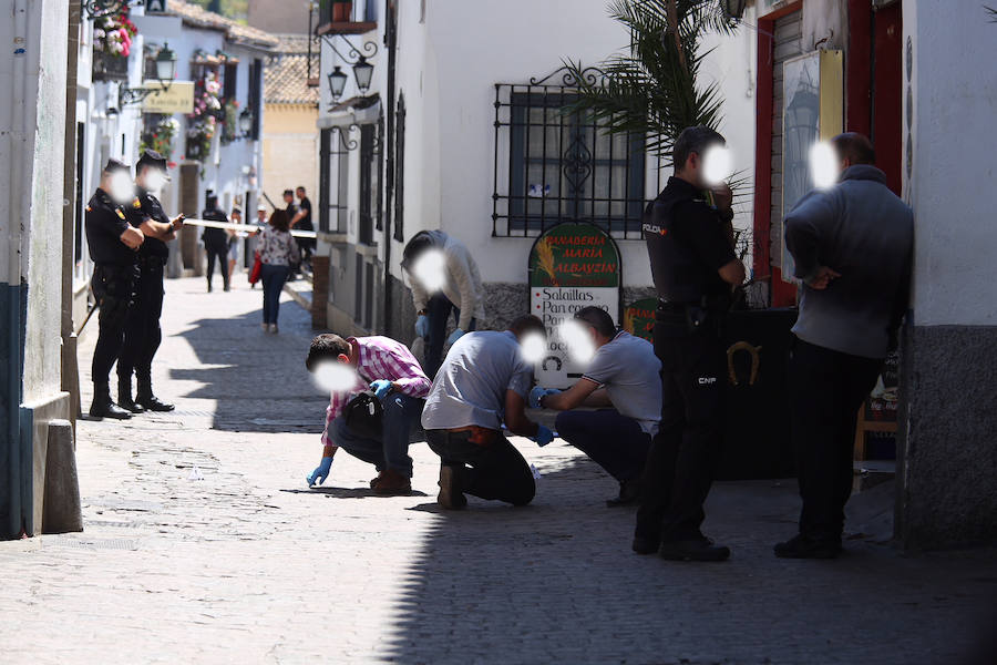 Un amplio despliegue policial mantien cerrada la calle Panaderos 