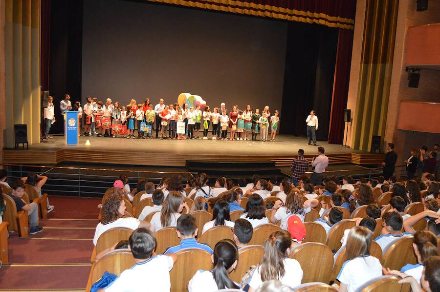 El Auditorio Maestro Padilla se llena en la entrega de premios de la fiesta de clausura del VI Plan de Consumo Infantil de Frutas y Hortalizas