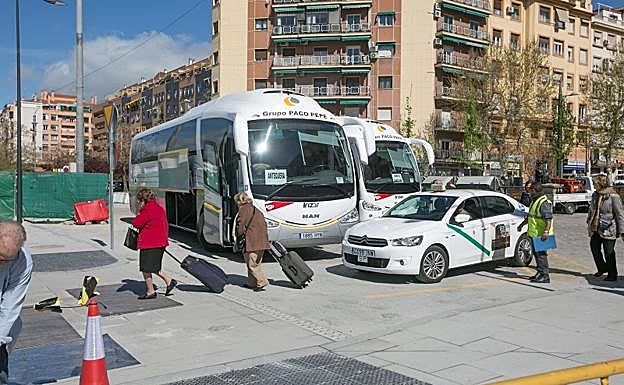 Renfe prolongará hasta febrero el servicio de autobuses y Fomento vuelve a evitar fechar la llegada del AVE a Granada