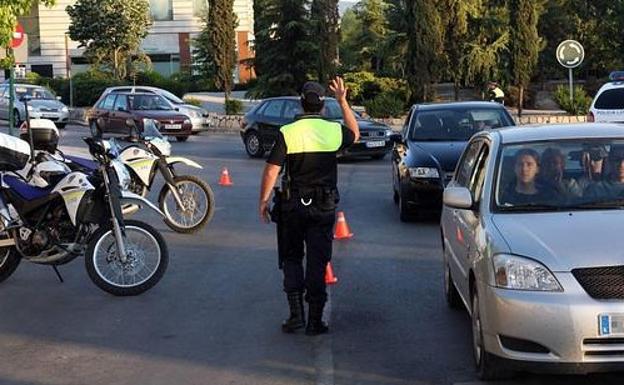 Polémica por la extraña multa de la Policía Local a un conductor de Granada: «No se debe tolerar»